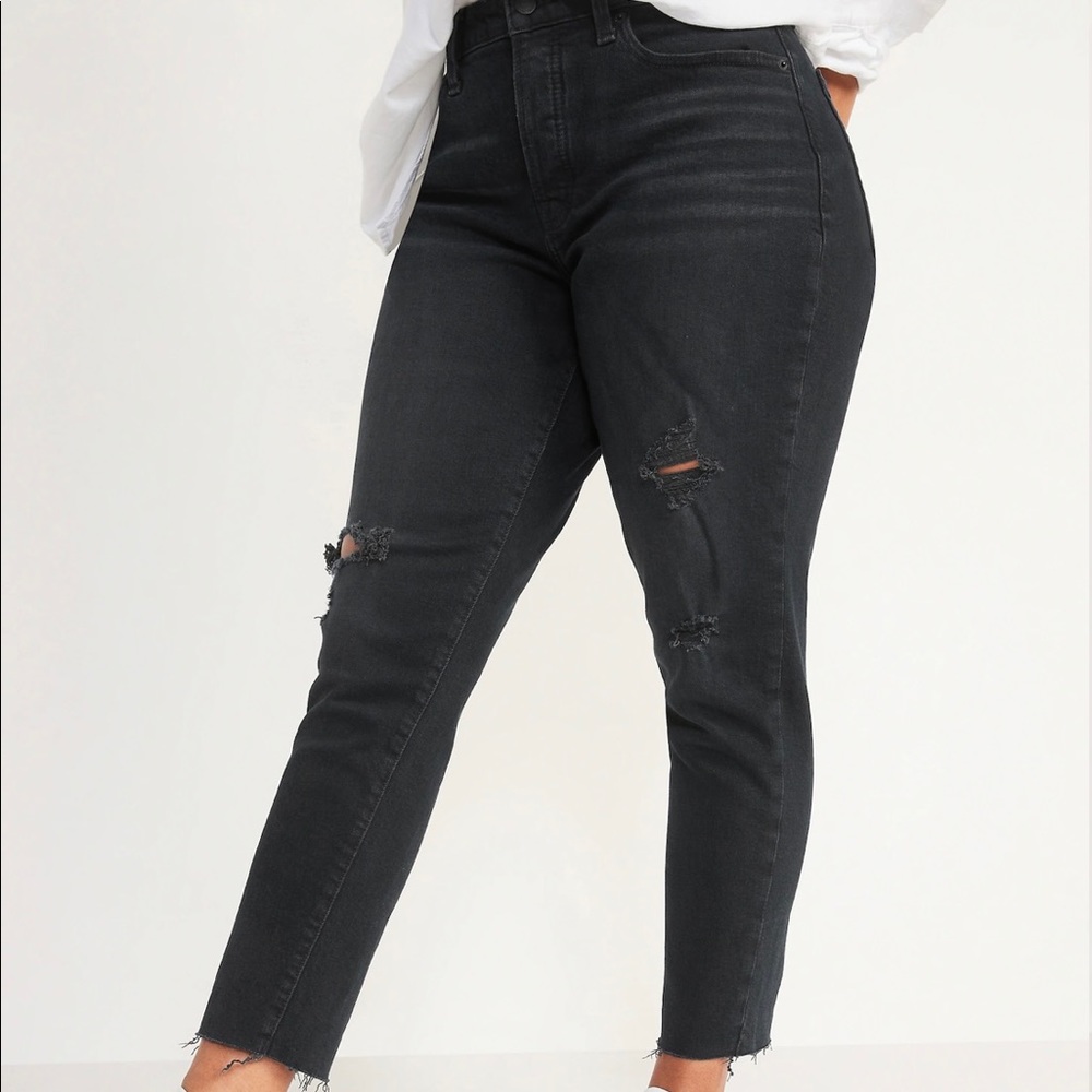 Curvy High-Waisted Distressed Straight Black Jeans